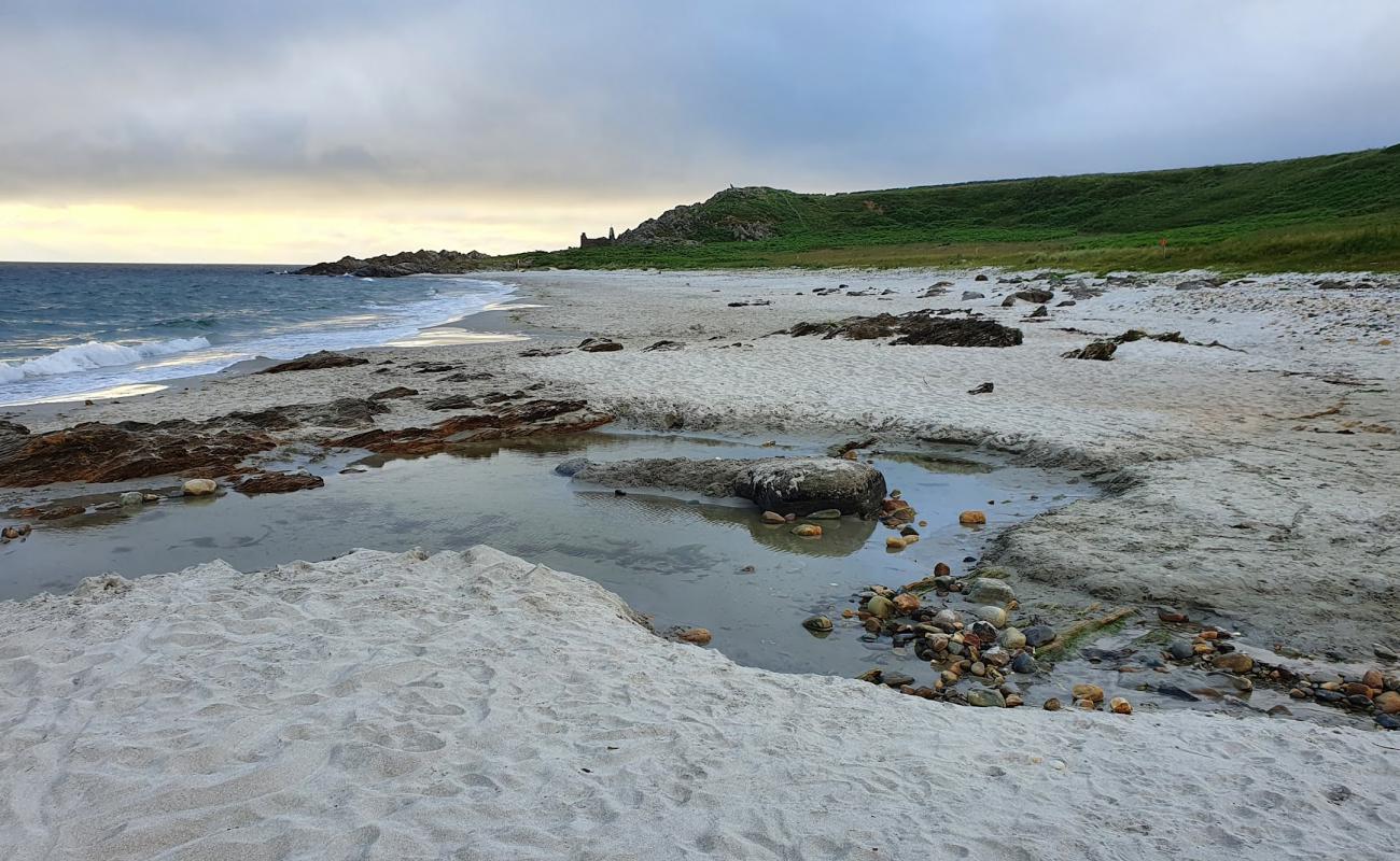 Photo de Port Ban Beach avec sable beige & galets de surface
