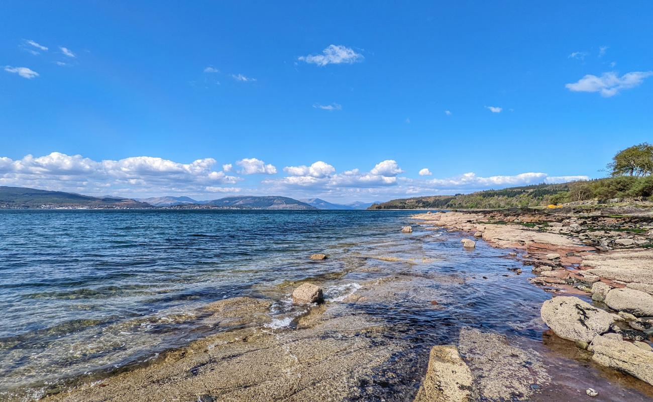 Photo de Inverkip Bay Beach avec roches de surface