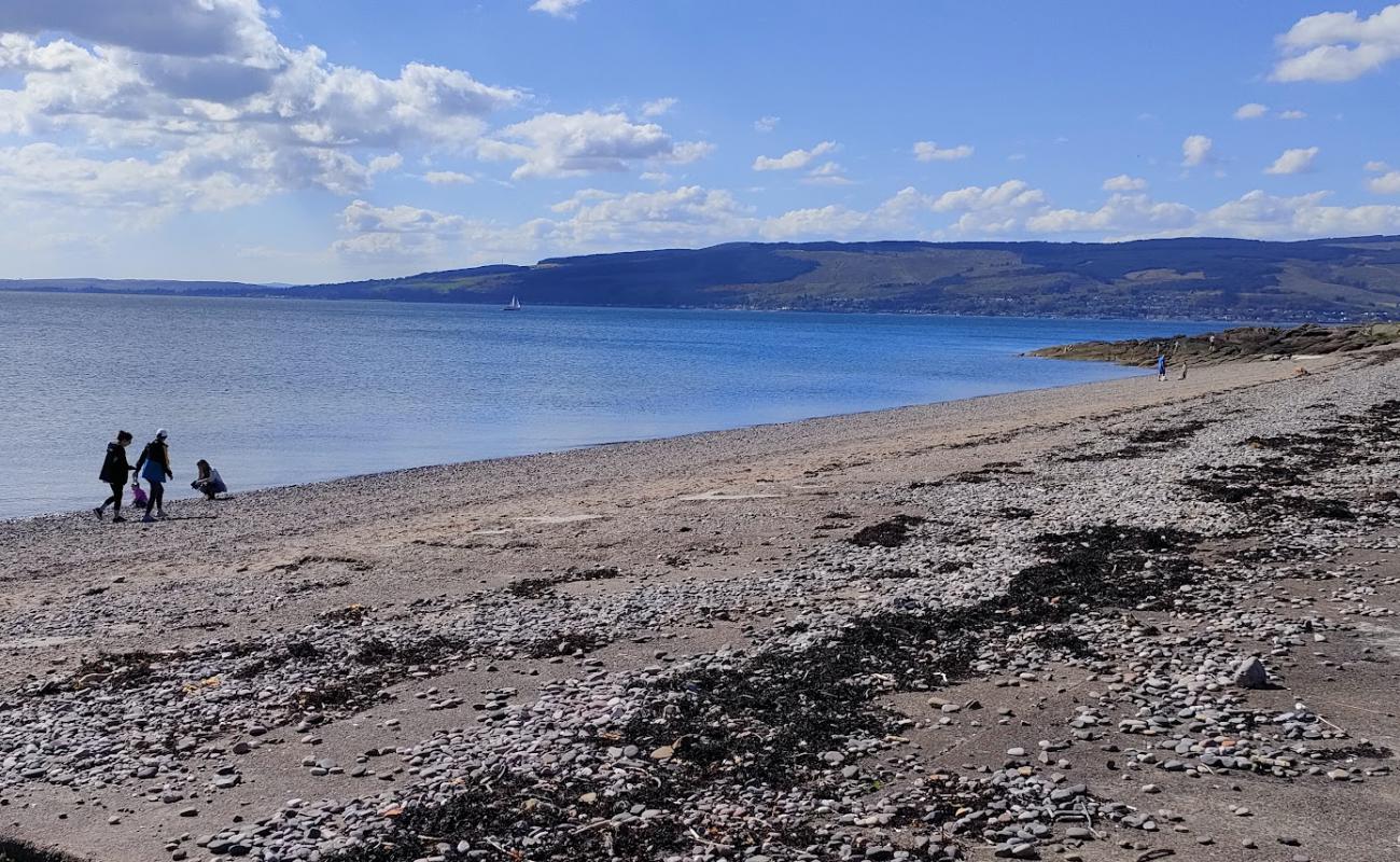 Photo de Wemyss Bay Beach avec sable gris avec caillou de surface