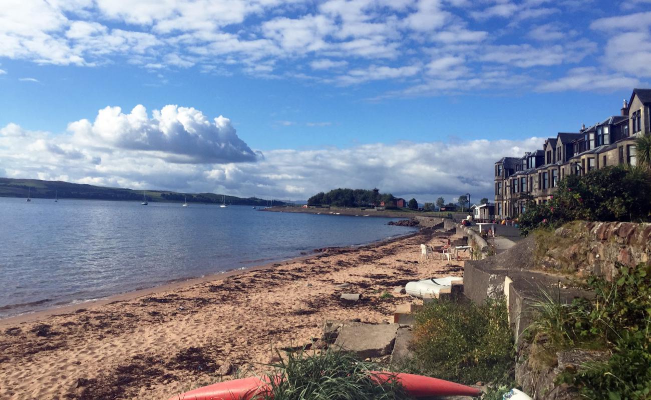 Photo de Ferry Row Beach avec sable clair avec caillou de surface