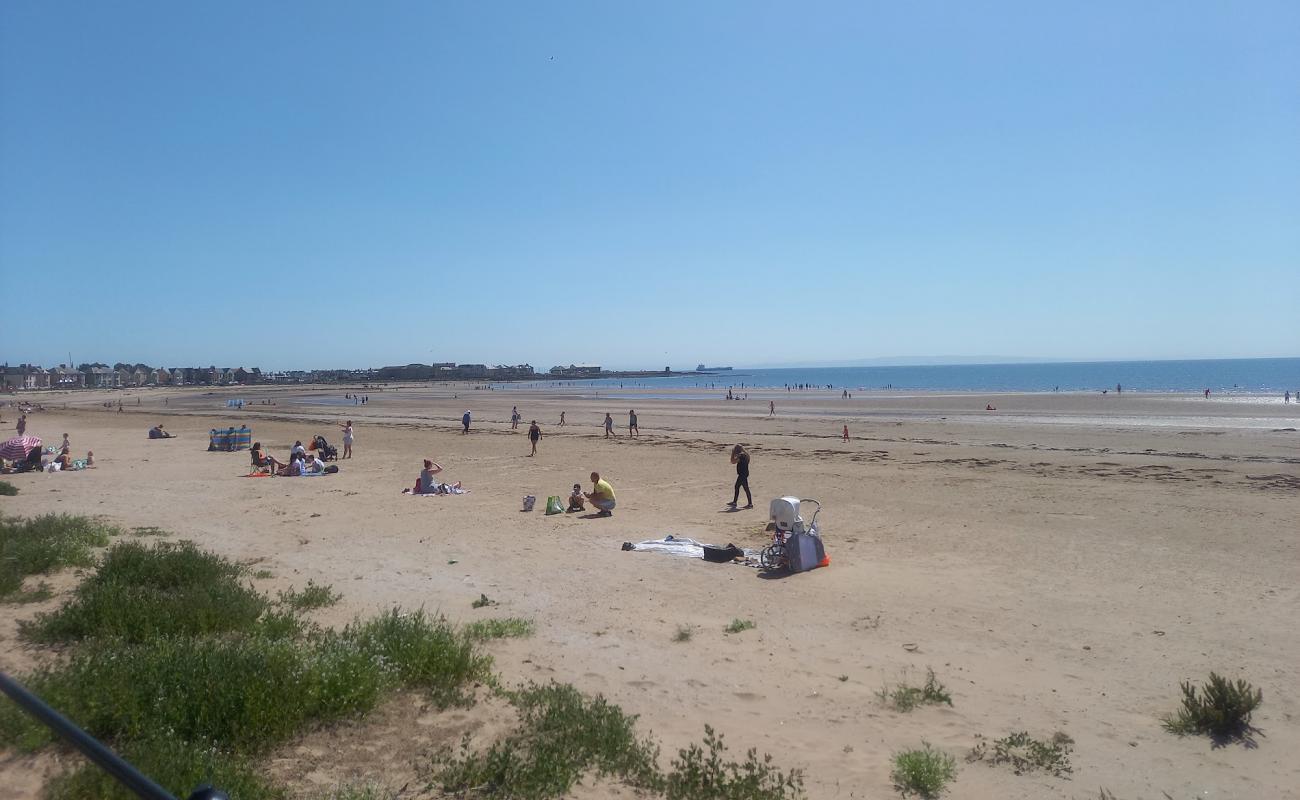 Photo de Ardrossan South Beach avec sable beige de surface