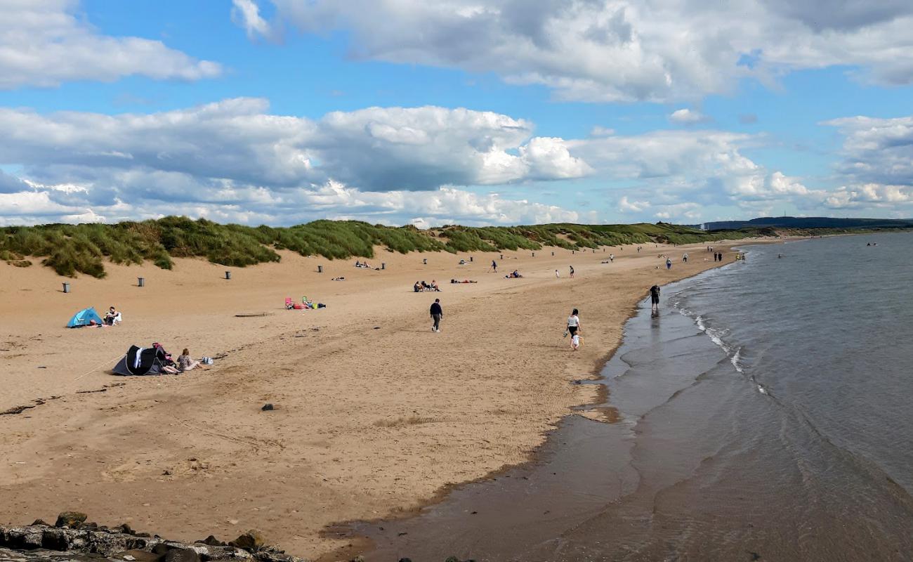 Photo de Irvine Beach avec sable beige de surface