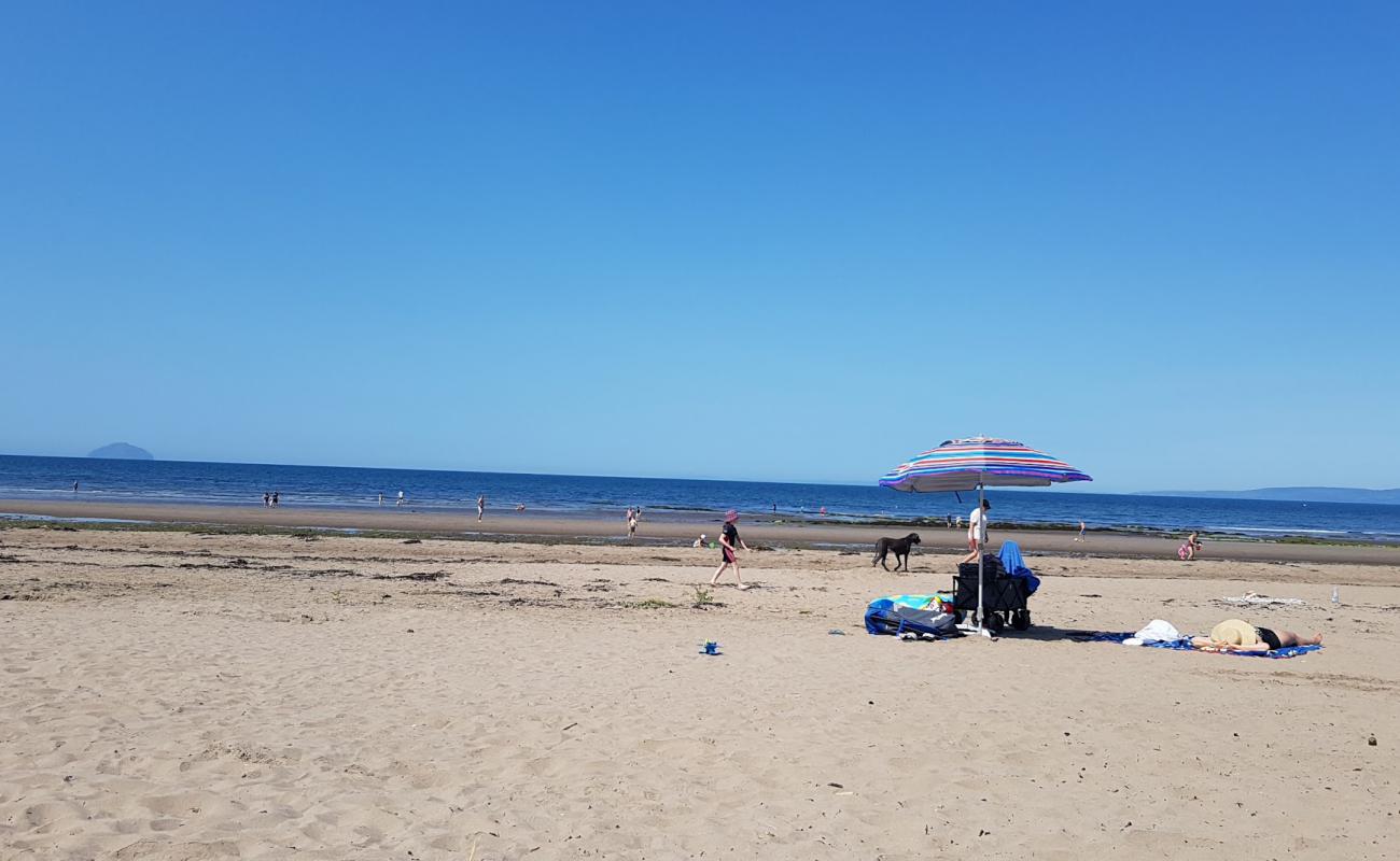 Photo de Croy Shore Beach avec sable lumineux de surface