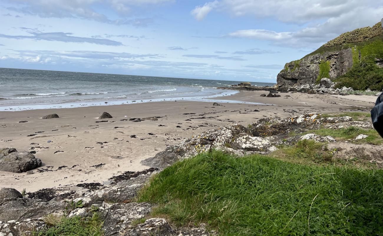 Photo de Culzean Beach avec sable lumineux de surface