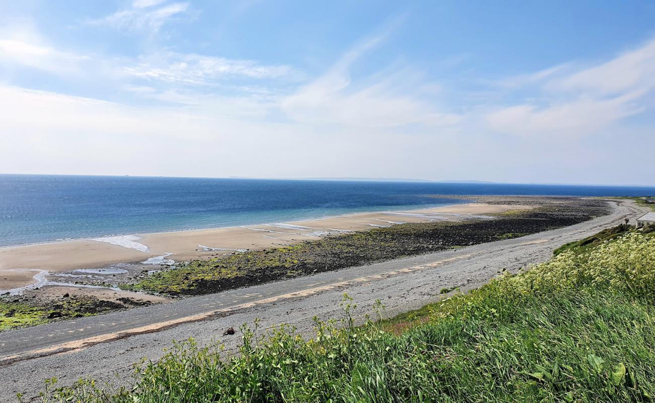 Photo de Monreith Bay Beach avec sable gris de surface