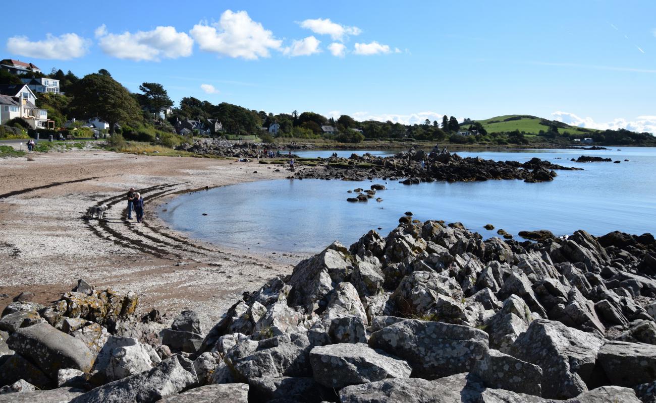 Photo de Rockcliffe Beach avec sable clair avec caillou de surface