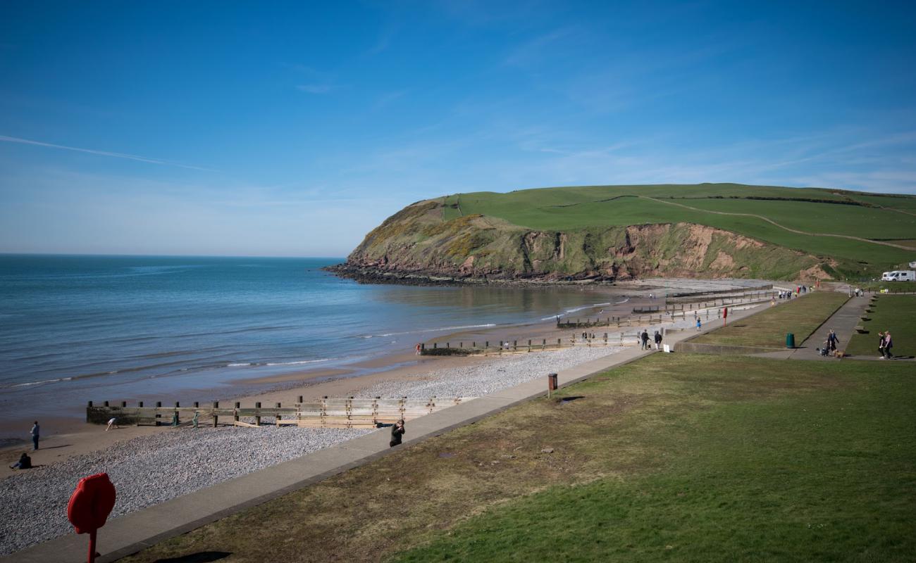 Photo de St. Bees Beach Seafront avec galets gris de surface