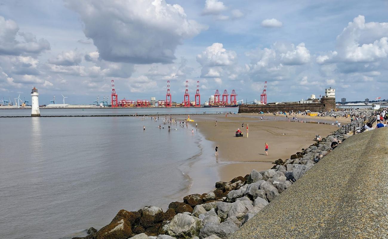 Photo de New Brighton Beach avec sable lumineux de surface