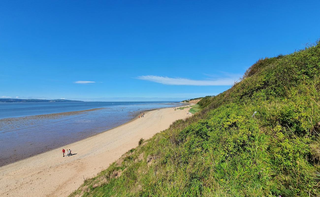 Photo de Thurstaston Beach avec sable lumineux de surface