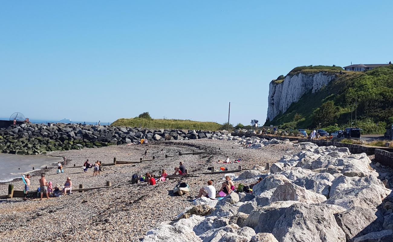 Photo de Plage de Kingsdown avec caillou fin gris de surface