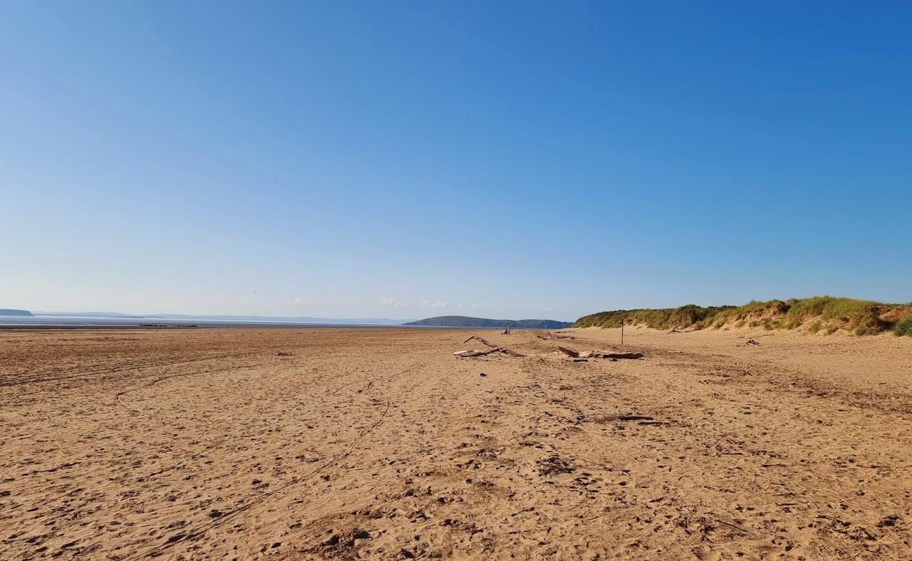 Photo de Plage de Berrow avec sable lumineux de surface