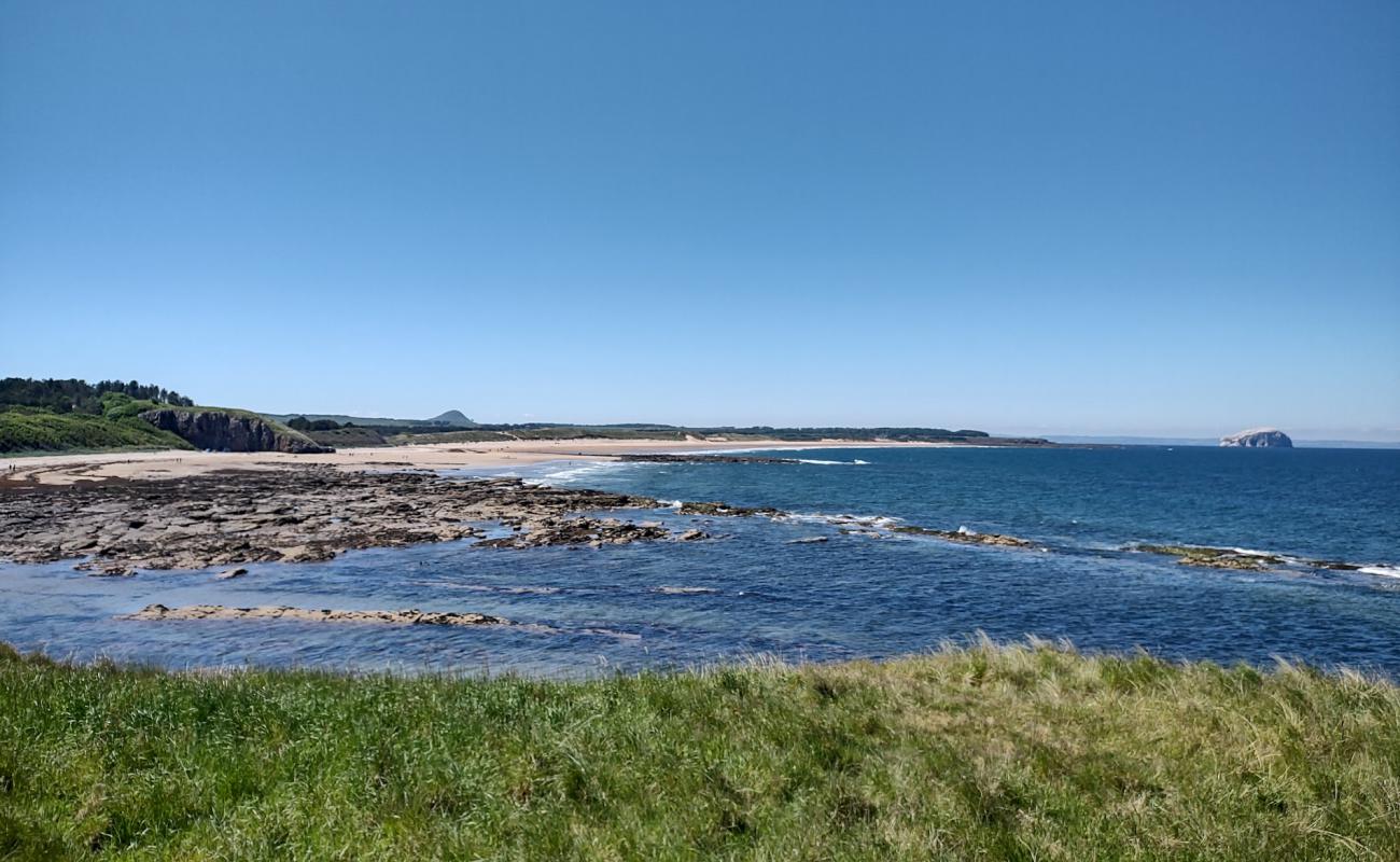 Photo de Plage de Tyninghame avec sable lumineux de surface