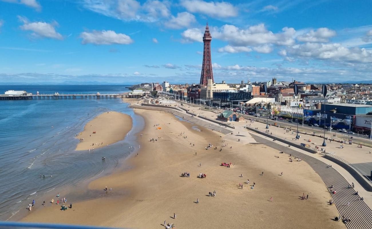 Photo de Plage de Blackpool avec sable gris de surface