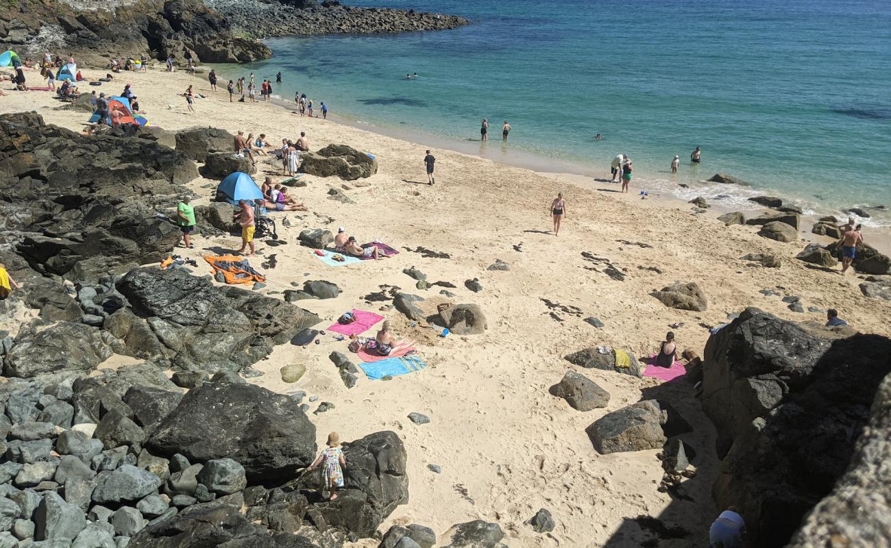 Photo de Plage de Bamaluz avec sable beige de surface
