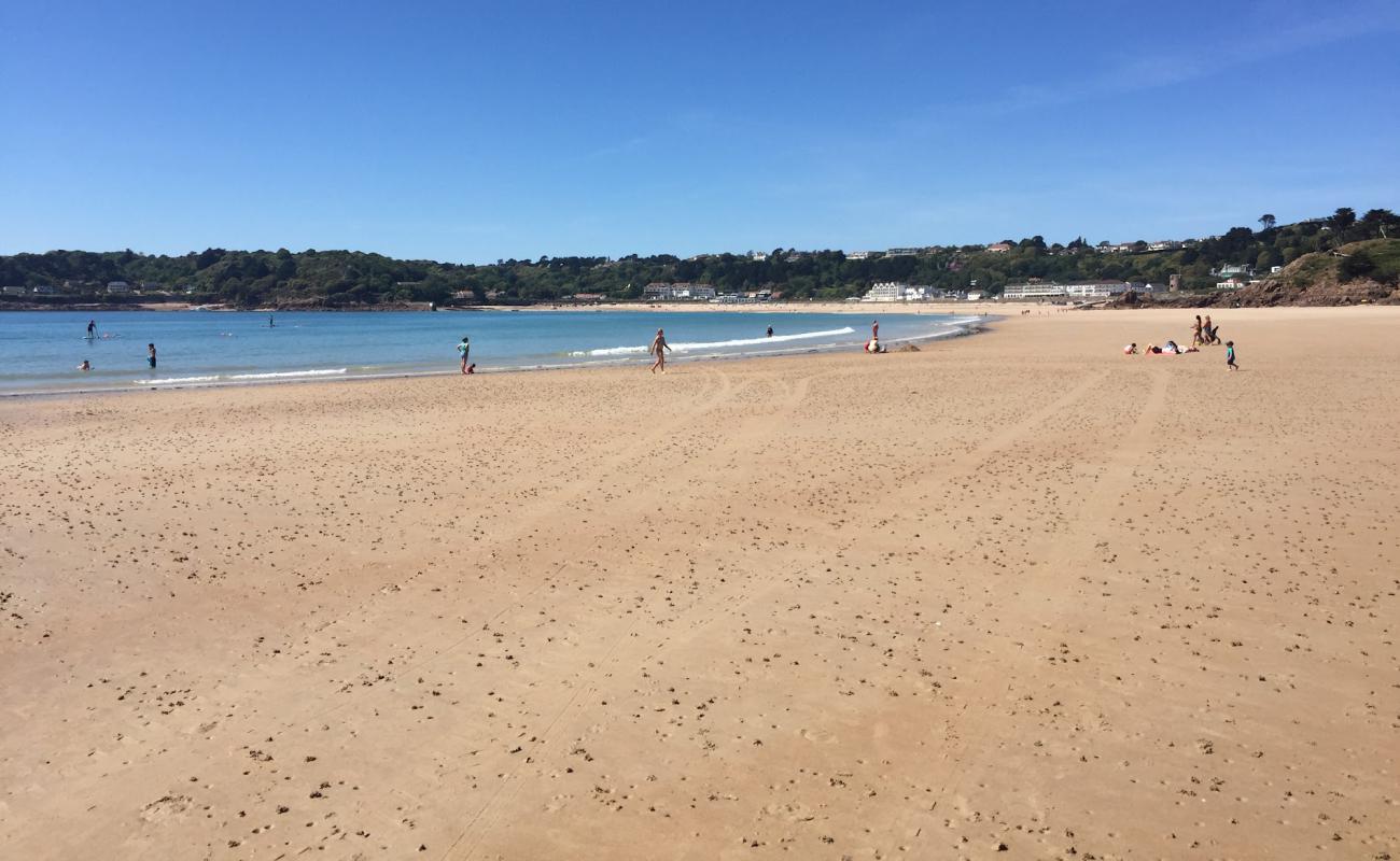 Photo de Coronation Beach avec sable lumineux de surface