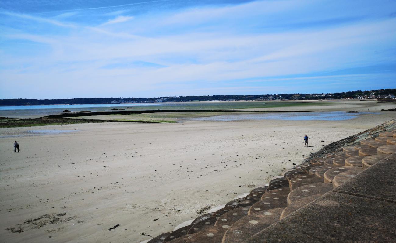 Photo de Les Jardins de la Mer avec sable lumineux de surface