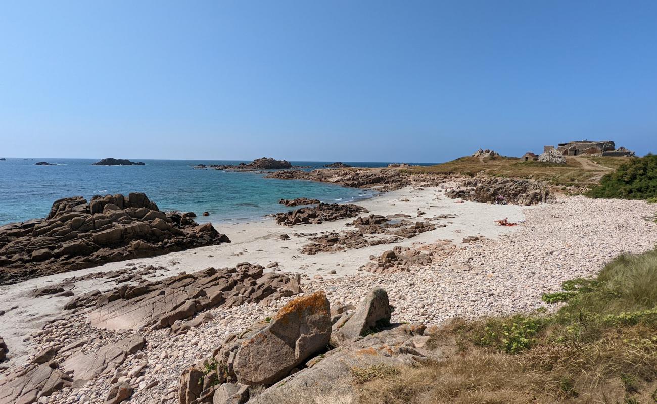 Photo de Grandes Rocques Beach avec sable lumineux de surface