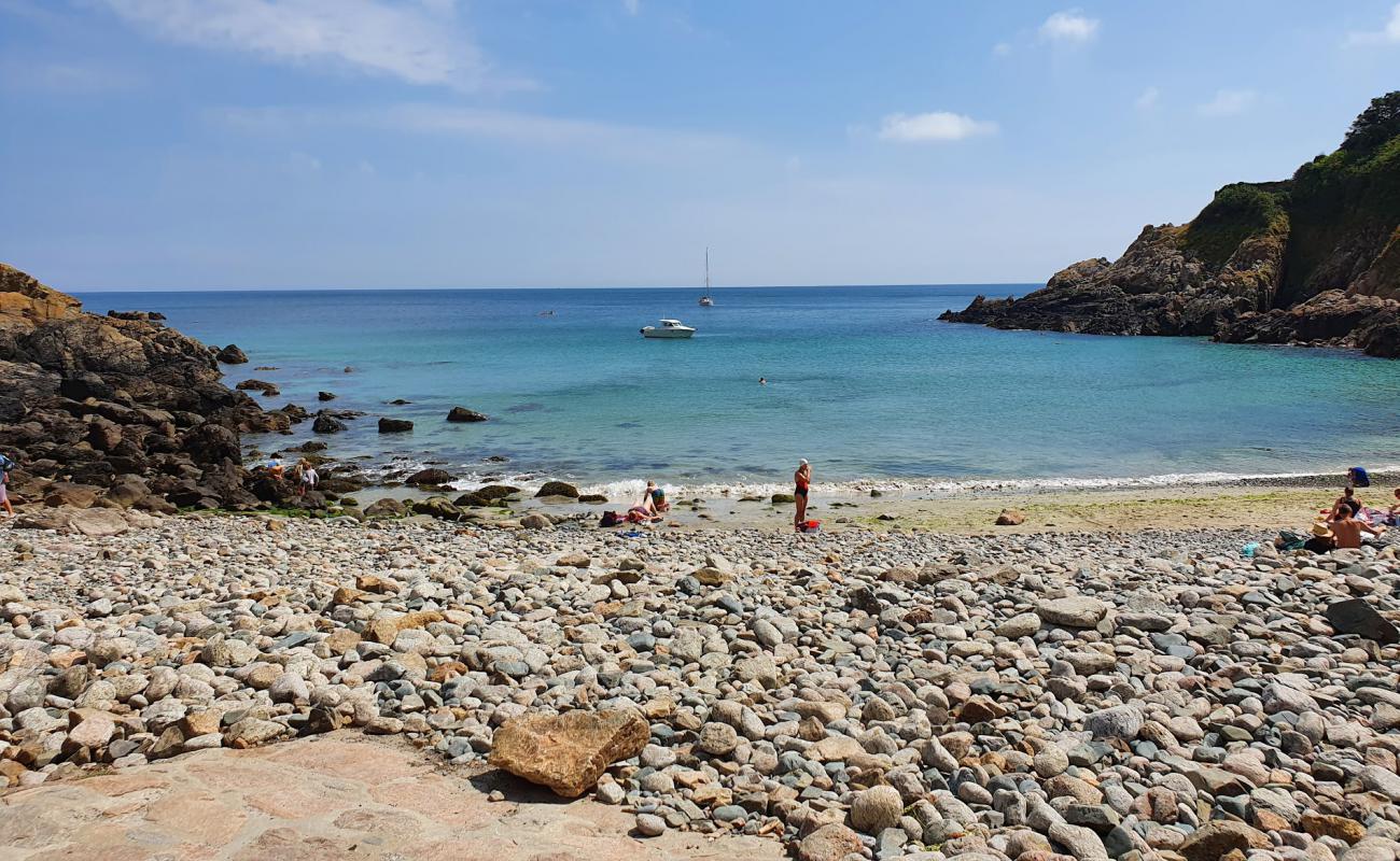 Photo de Le Petit Beach avec terrain rocheux de surface