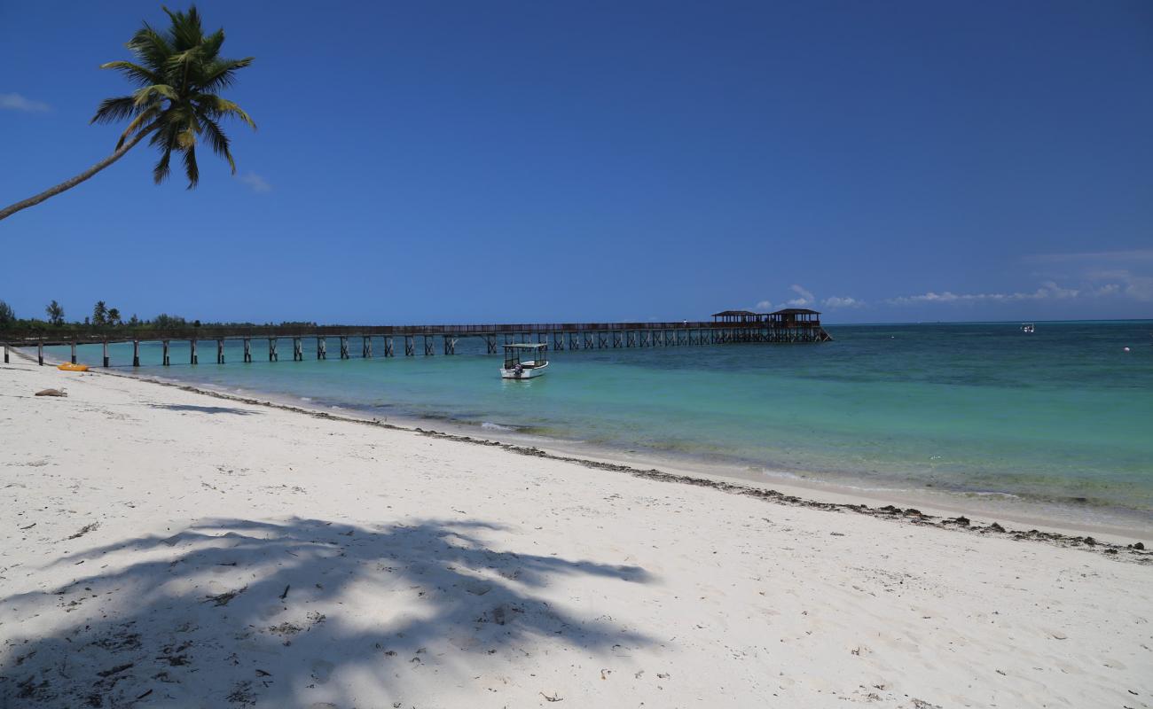 Photo de Mchangamle Beach avec sable lumineux de surface