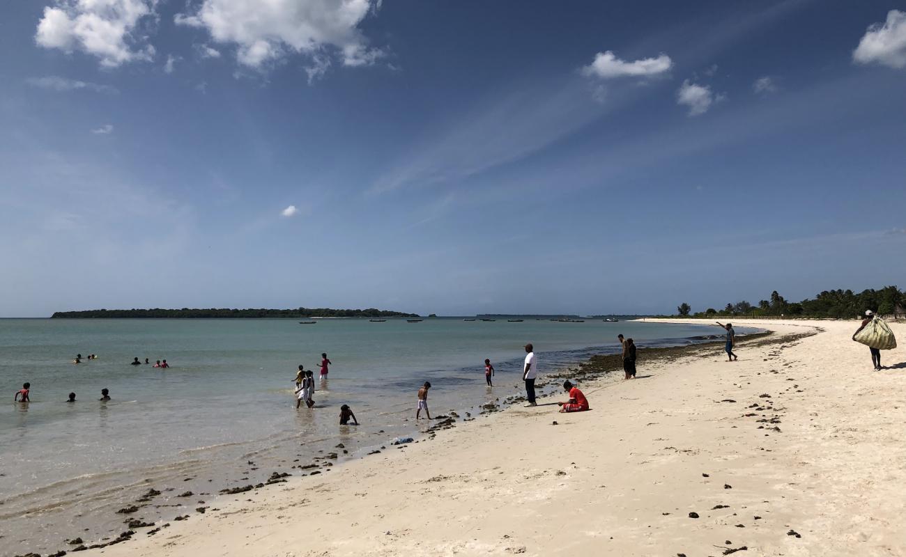 Photo de Bakhresa Beach avec sable lumineux de surface