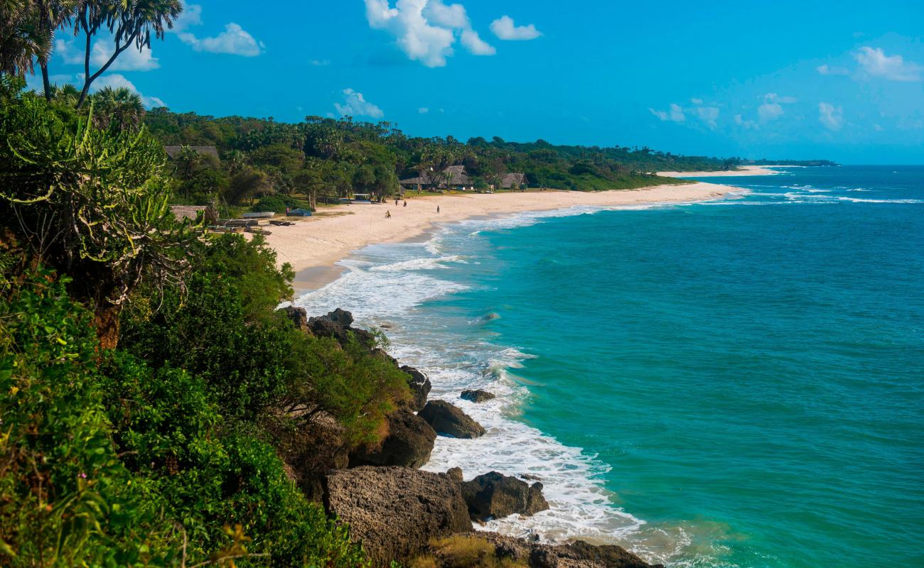 Photo de Kutani Beach avec sable lumineux de surface