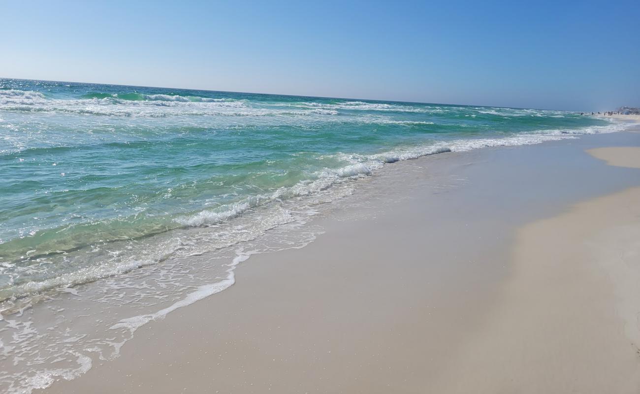 Photo de Luna Beach avec sable fin blanc de surface