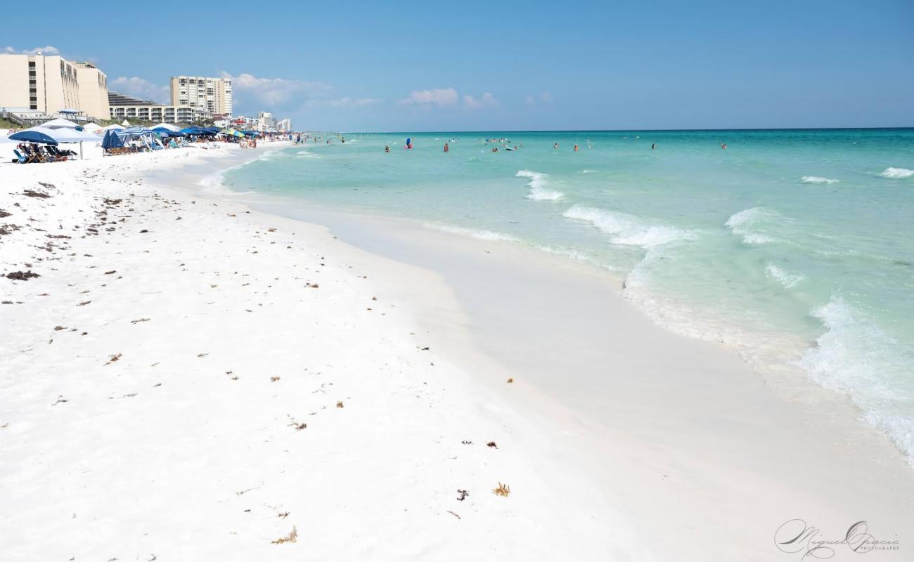 Photo de Plage de Miramar avec sable fin blanc de surface