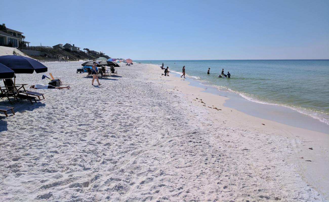 Photo de Blue Mountain Beach avec sable fin blanc de surface