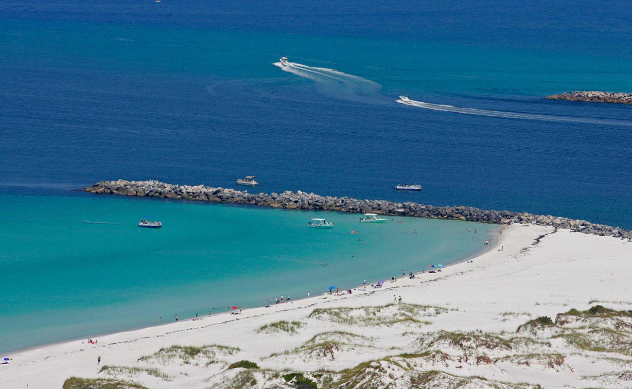 Photo de Shell Island Beach avec sable blanc de surface