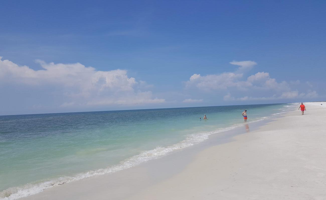 Photo de Crooked Island Beach avec sable blanc de surface