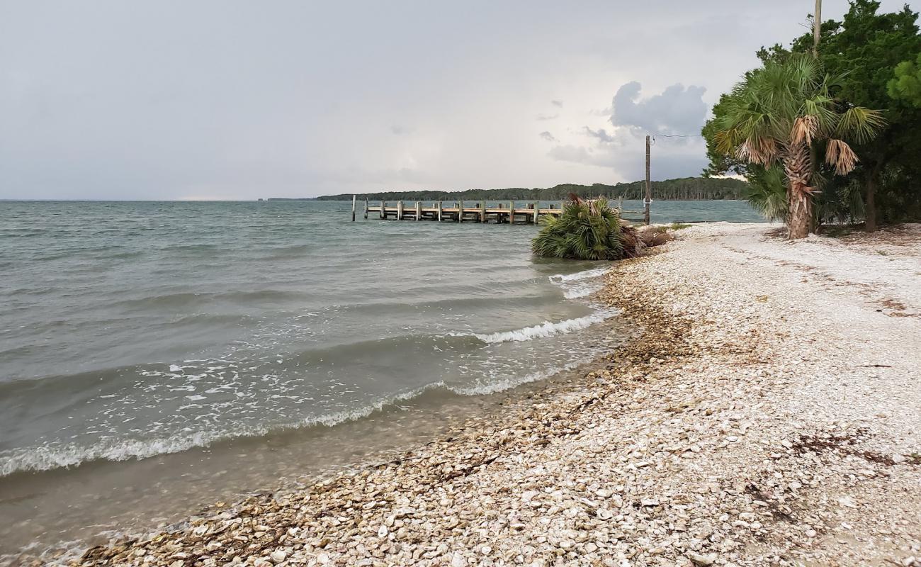 Photo de Indian Pass Beach avec sable beige & galets de surface