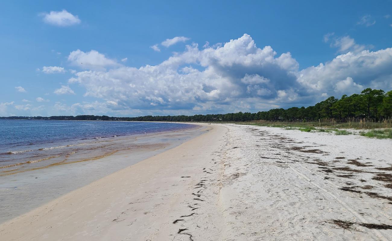 Photo de Carrabelle Beach avec sable blanc de surface