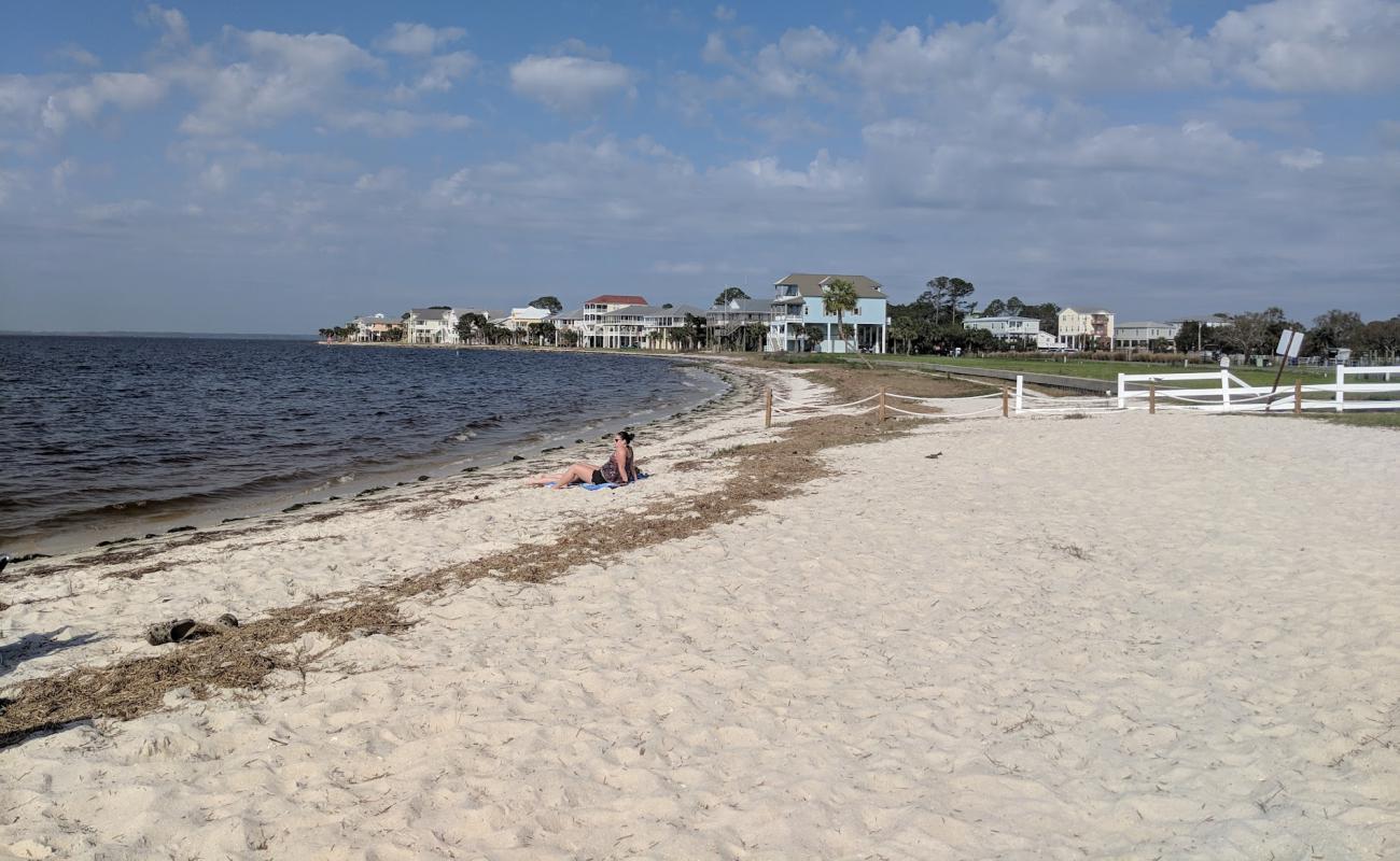Photo de Shell Point Beach avec sable blanc de surface