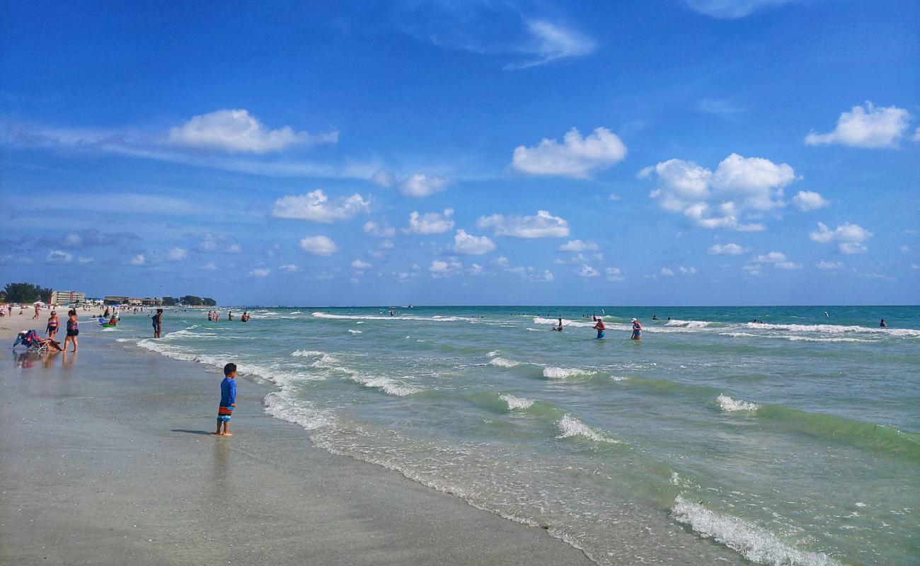 Photo de Treasure Island Beach avec sable blanc de surface