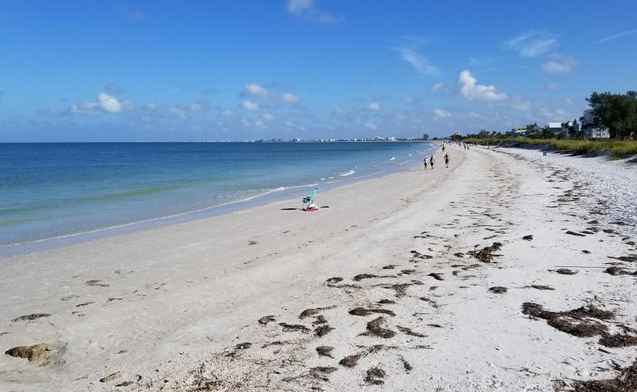 Photo de Pass A Grille beach avec sable blanc de surface