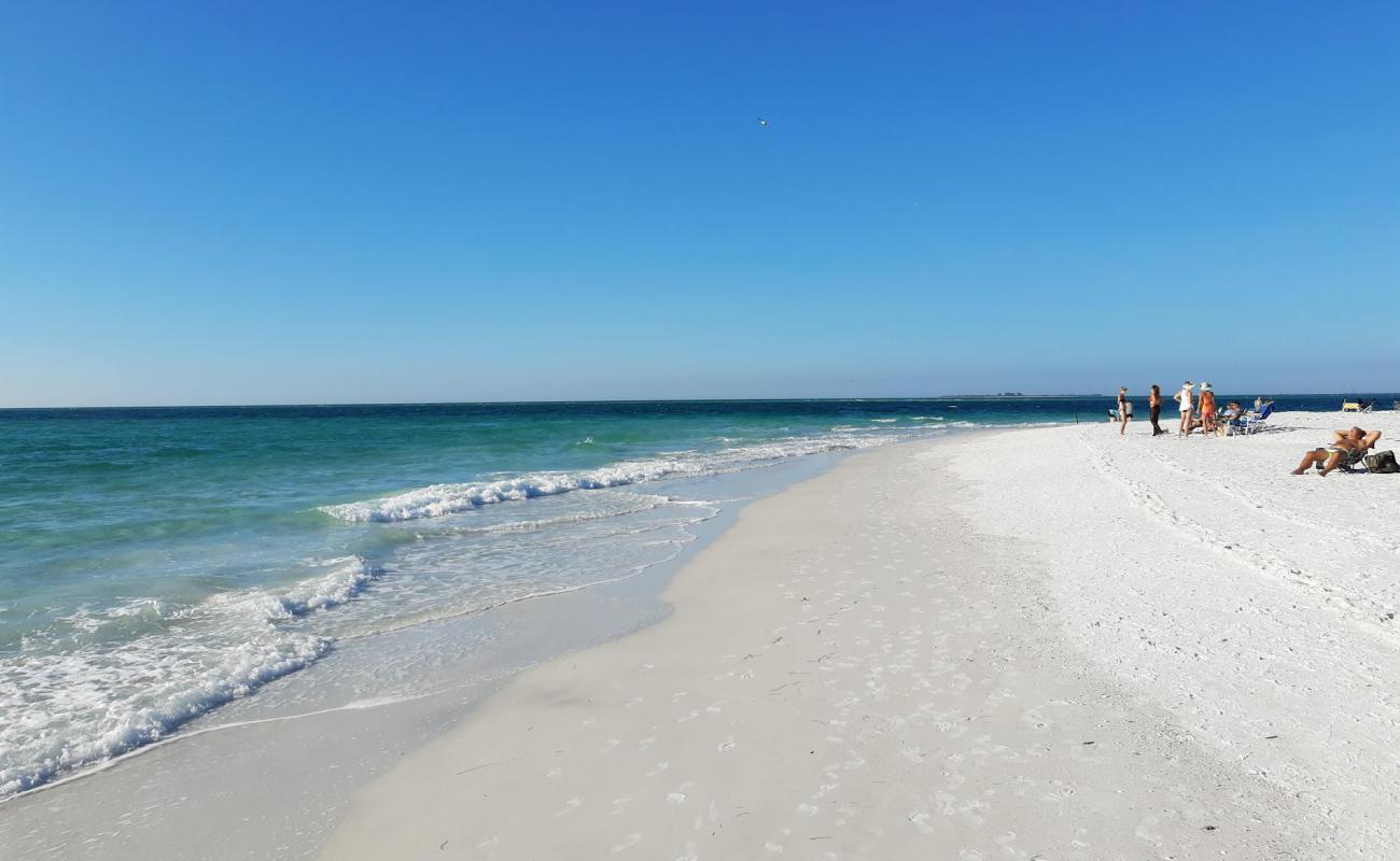 Photo de Bean Point beach avec sable blanc de surface