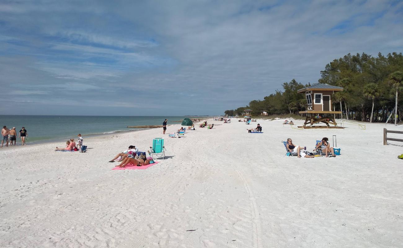 Photo de Coquina beach avec sable blanc de surface
