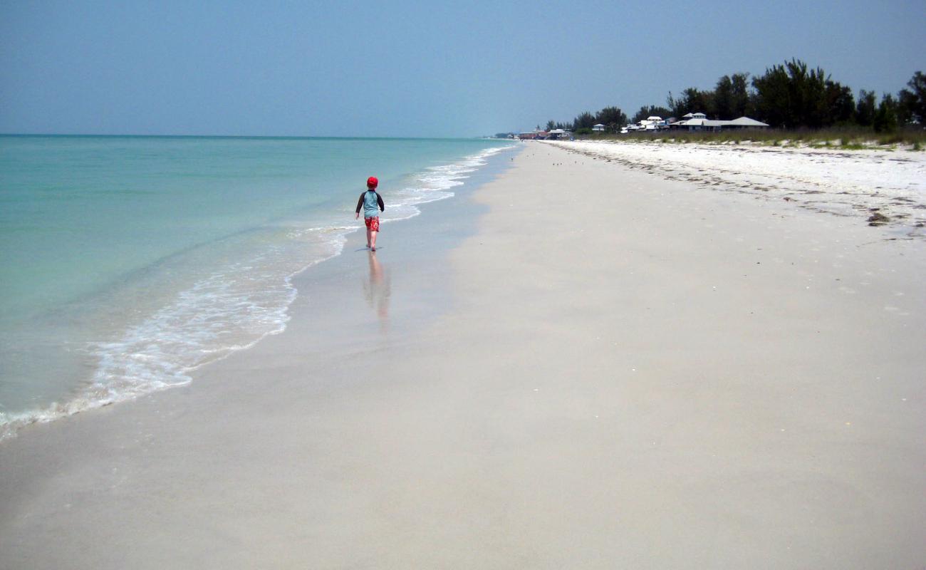Photo de Don Pedro Island beach avec sable beige de surface