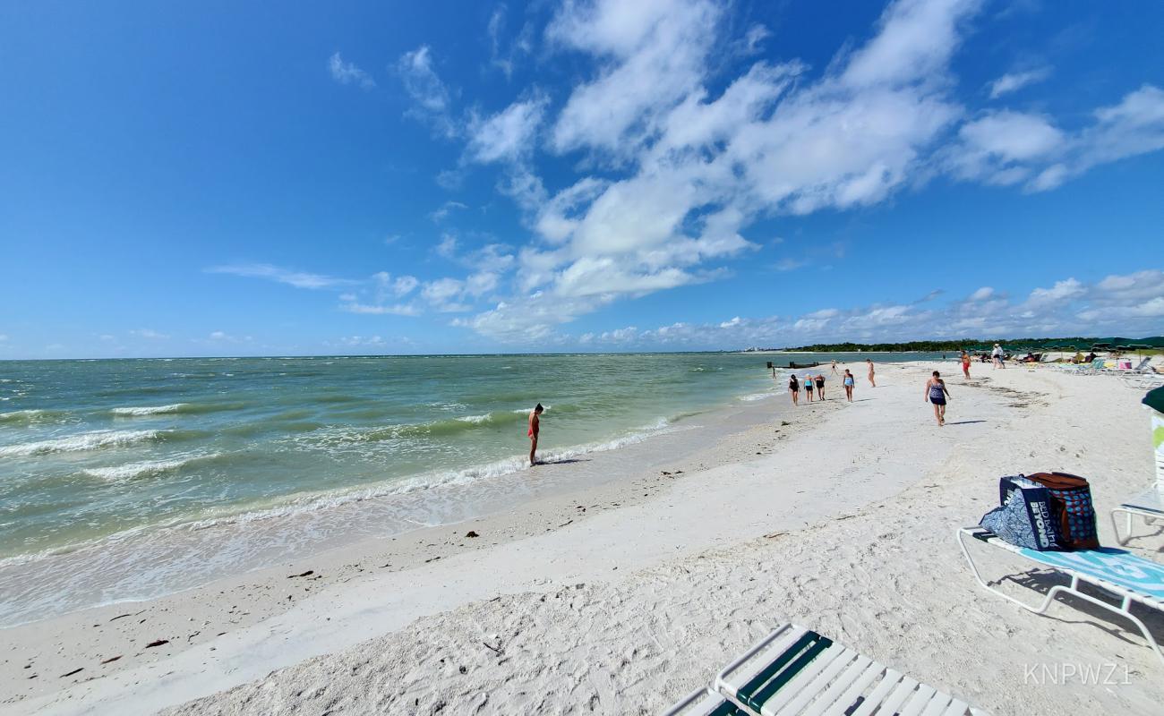 Photo de Big Hickory beach avec sable lumineux de surface