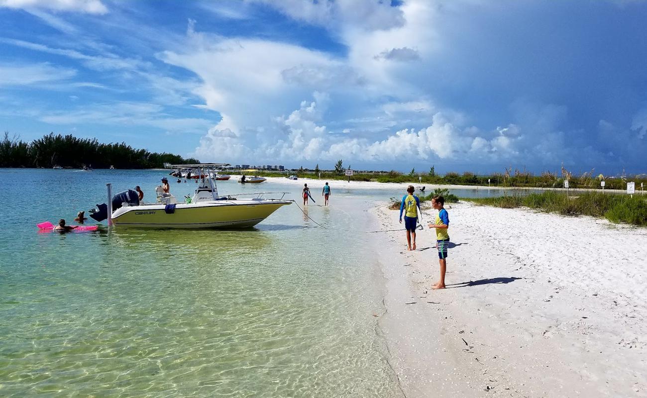 Photo de Keewaydin Island beach avec sable blanc de surface