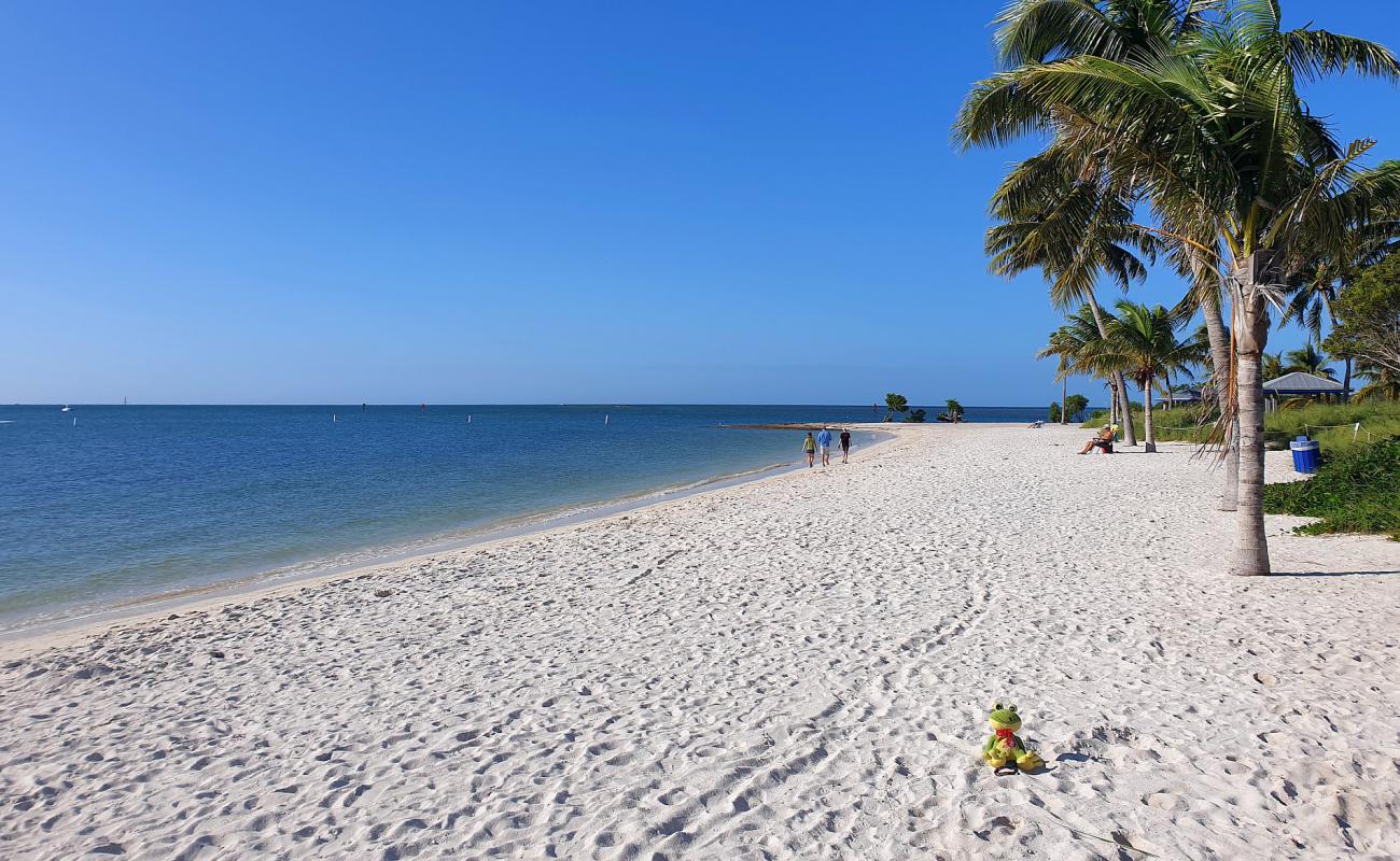 Photo de Sombrero beach avec sable lumineux de surface