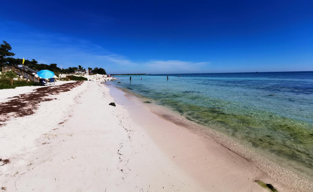 Photo de Calusa beach avec sable lumineux de surface