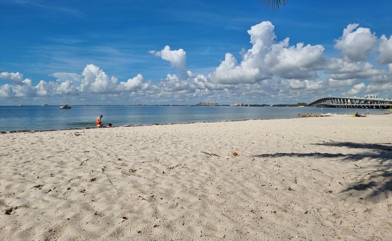 Photo de Virginia Key beach avec sable lumineux de surface