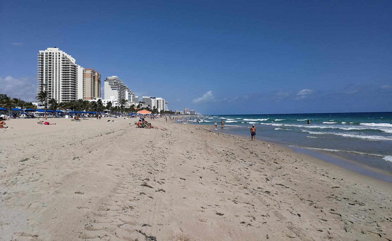 Photo de Las Olas beach avec sable lumineux de surface