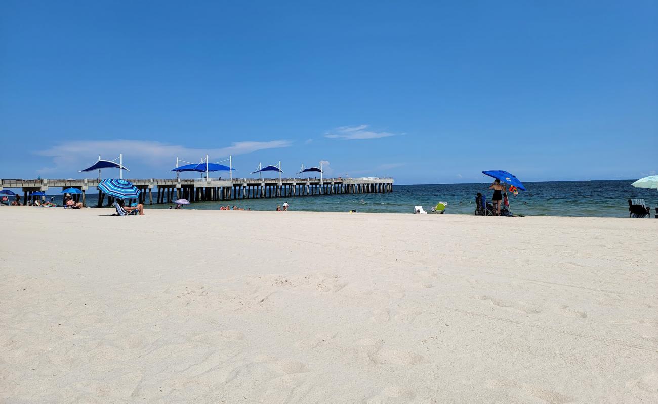 Photo de Pompano beach avec caillou fin clair de surface