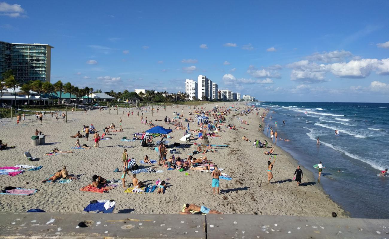 Photo de Deerfield beach avec sable lumineux de surface