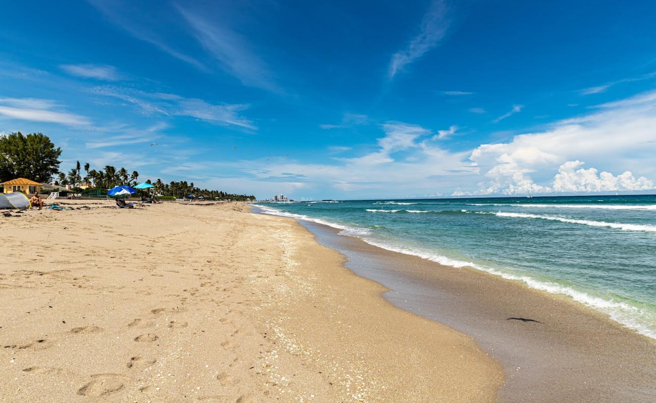 Photo de Sunset Ave beach avec sable lumineux de surface