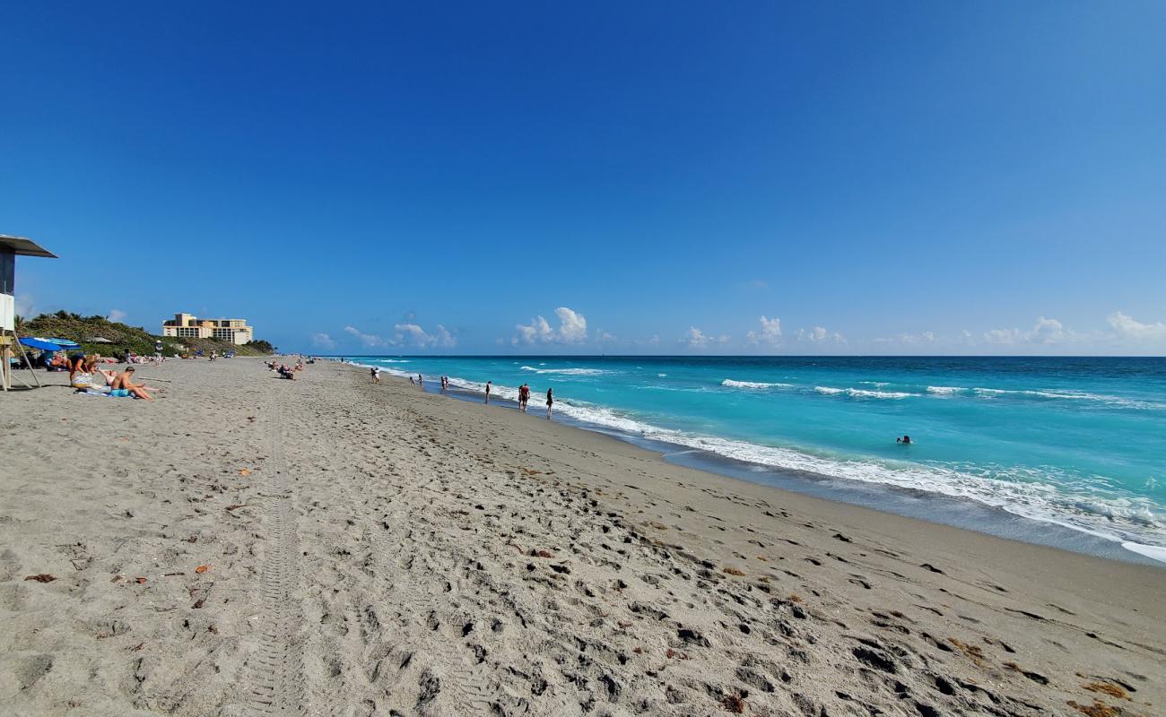 Photo de Lazy Loggerhead beach avec sable lumineux de surface