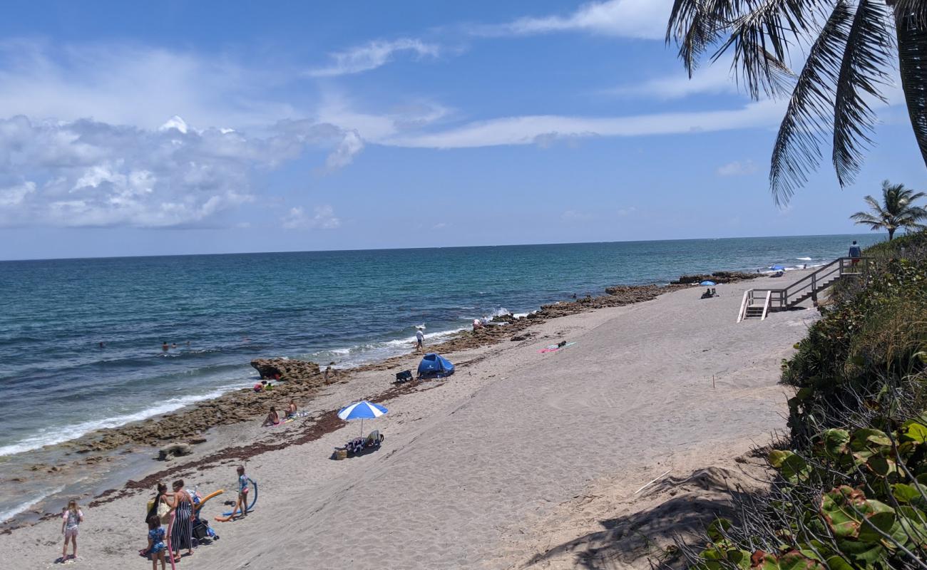 Photo de Coral Cove Park avec sable beige de surface