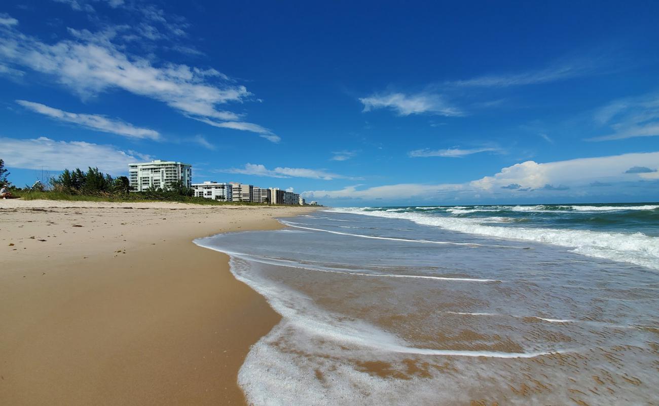 Photo de Sandy Toes beach avec sable beige de surface